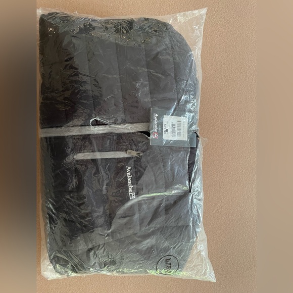 Avalanche, quilted hoody, girl xl - Picture 3 of 9